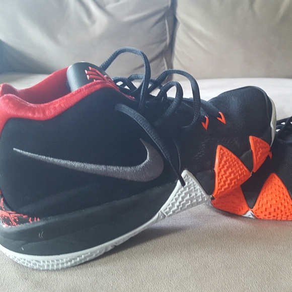Nike Kyrie 4 w/ box - Picture 2 of 3